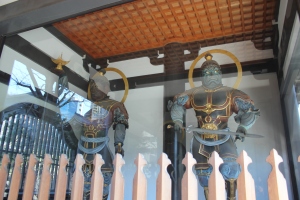 青松寺山門の四天王像（2011年1月31日撮影）
