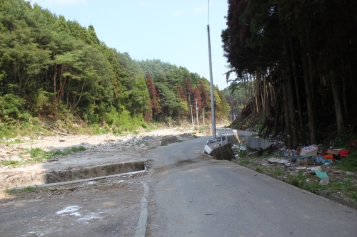 女川の山奥にある津波被災地（2011年7月26日）