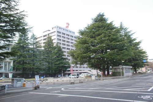 福島県庁（2012年4月24日撮影）
