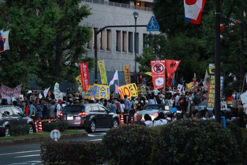 首相官邸前抗議行動・うずめつくされた車道（2012年6月29日）